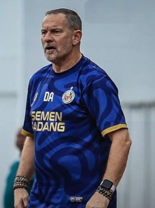 Pelatih kepala Semen Padang FC, Dejan Antonic,